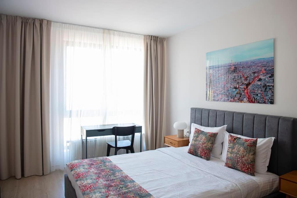 New York: A Spacious Modern Apartment With Parking София Екстериор снимка