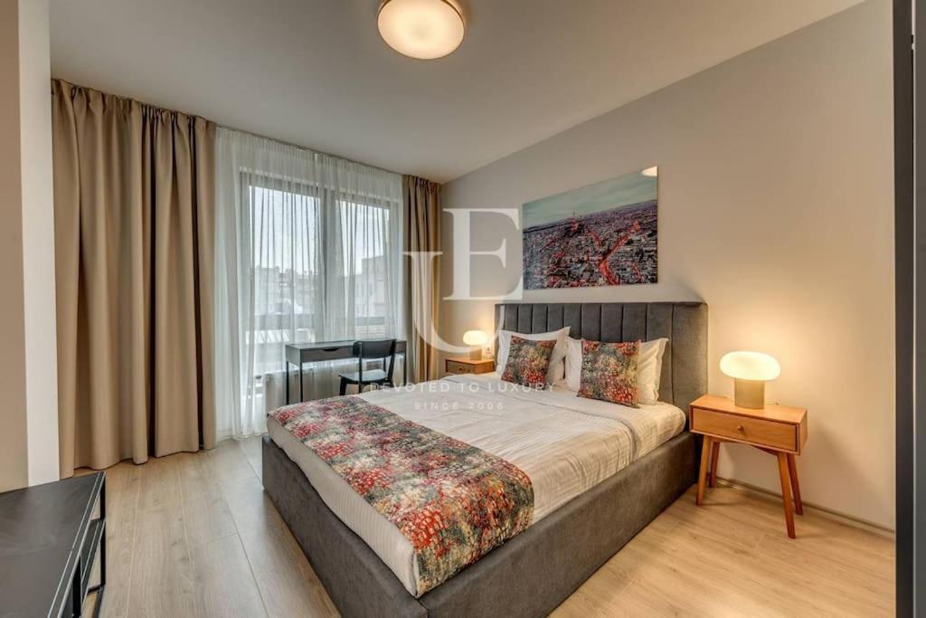 New York: A Spacious Modern Apartment With Parking София Екстериор снимка