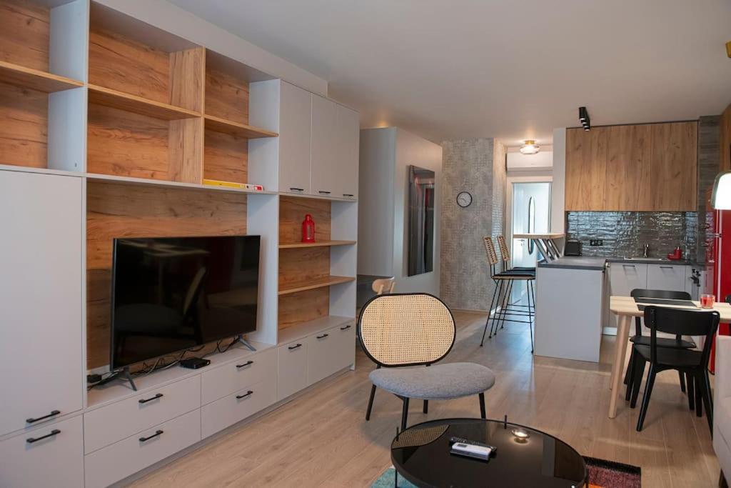 New York: A Spacious Modern Apartment With Parking София Екстериор снимка