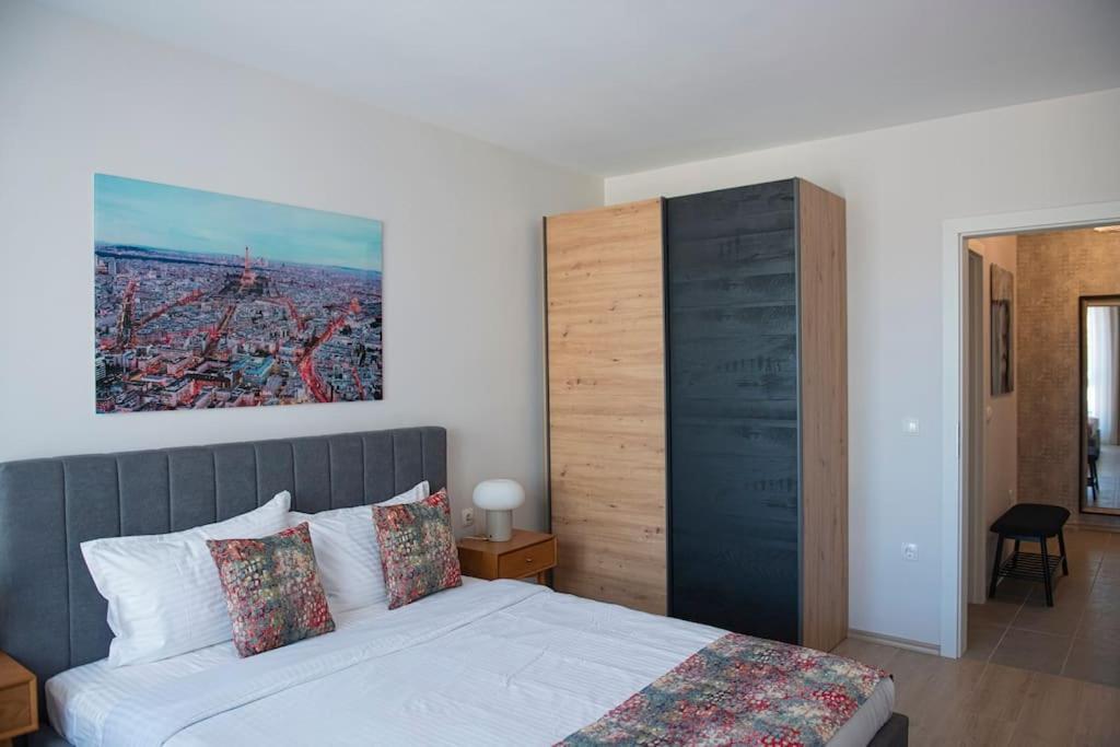 New York: A Spacious Modern Apartment With Parking София Екстериор снимка