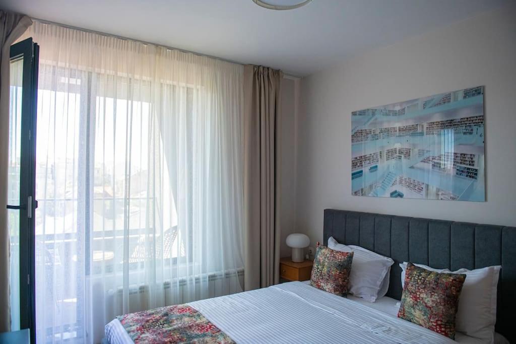 New York: A Spacious Modern Apartment With Parking София Екстериор снимка